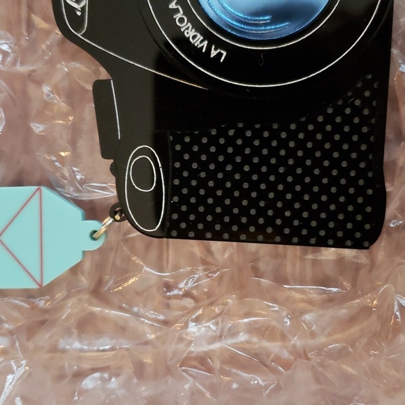 La Vidriola Snap Shot! Camera Necklace. Turquoise Straps. - Picture 8 of 10